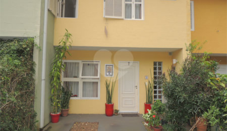 Casa à venda com 3 quartos, sendo 1 suíte, no condomínio Village Paradise Garden, São Paulo - SP