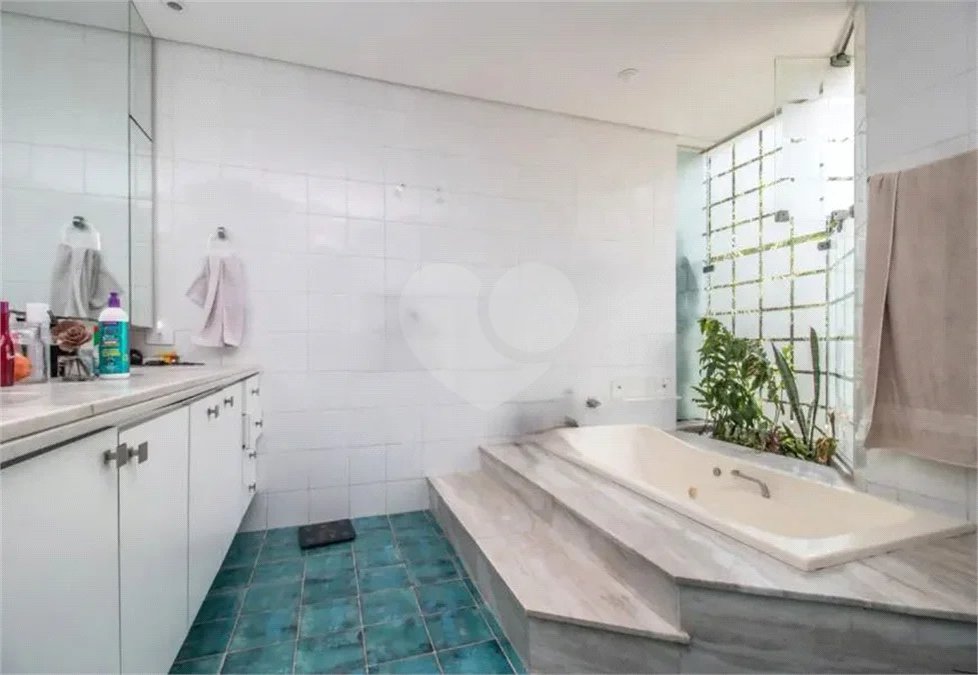 Casa de Vila à venda com 5 quartos, sendo 3 suítes, em Jardim Marajoara, São Paulo, SP
