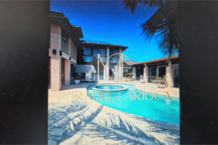 Casa à venda com 4 suítes em Jardim Peró, Cabo Frio, RJ