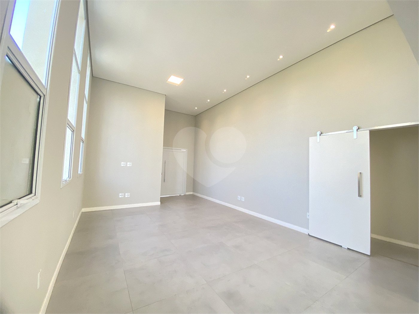 Casa à venda com 3 quartos, sendo 1 suíte, no condomínio Reserva Central Parque, Salto - SP