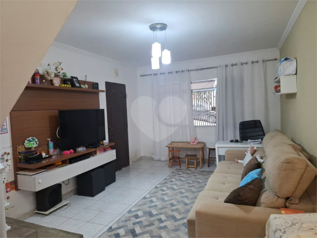 Sobrado à venda com 3 quartos, sendo 1 suíte,  em Jardim Felicidade, São Paulo, SP