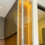 Casa Térrea Evidências - Indaiatuba/SP - R$ 1.950.000,00 - Área Total 307,33 m² - Área Construída 201,90 m² - TÉRREA - 03 suítes sendo a master com closet; Escritório; Lavabo; Cozinha com cooktop, forno, micro-ondas e coifa; Móveis planejados na hall de entrada, sala, escritório, cozinha, gourmet, s