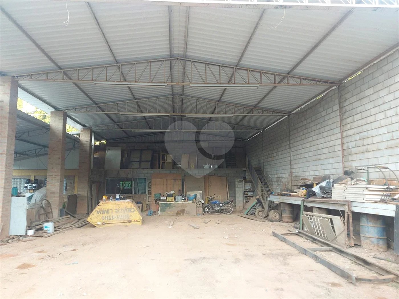 Locação de barracões para Armazenamento" área total de 6000mts - Bairro Abadia - Louveira SP