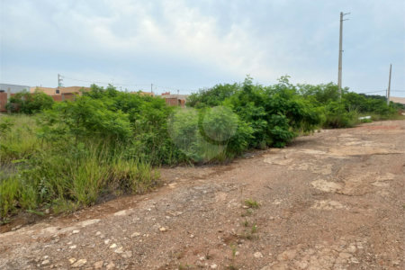 Terreno plano contendo 150,00 m² de área total.