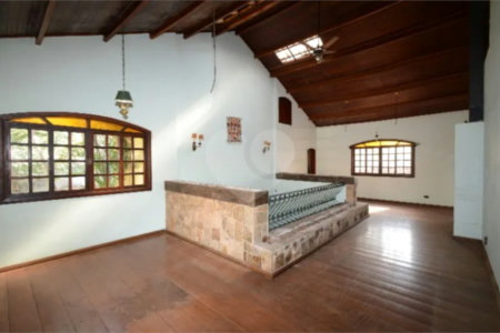 Casa à venda com 5 suítes em Capela do Socorro, São Paulo, SP