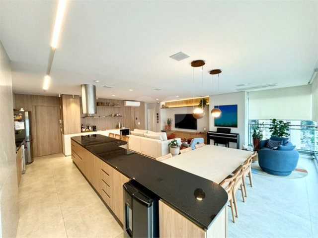 Apartamento à venda com 3 suítes em Moema, São Paulo, SP