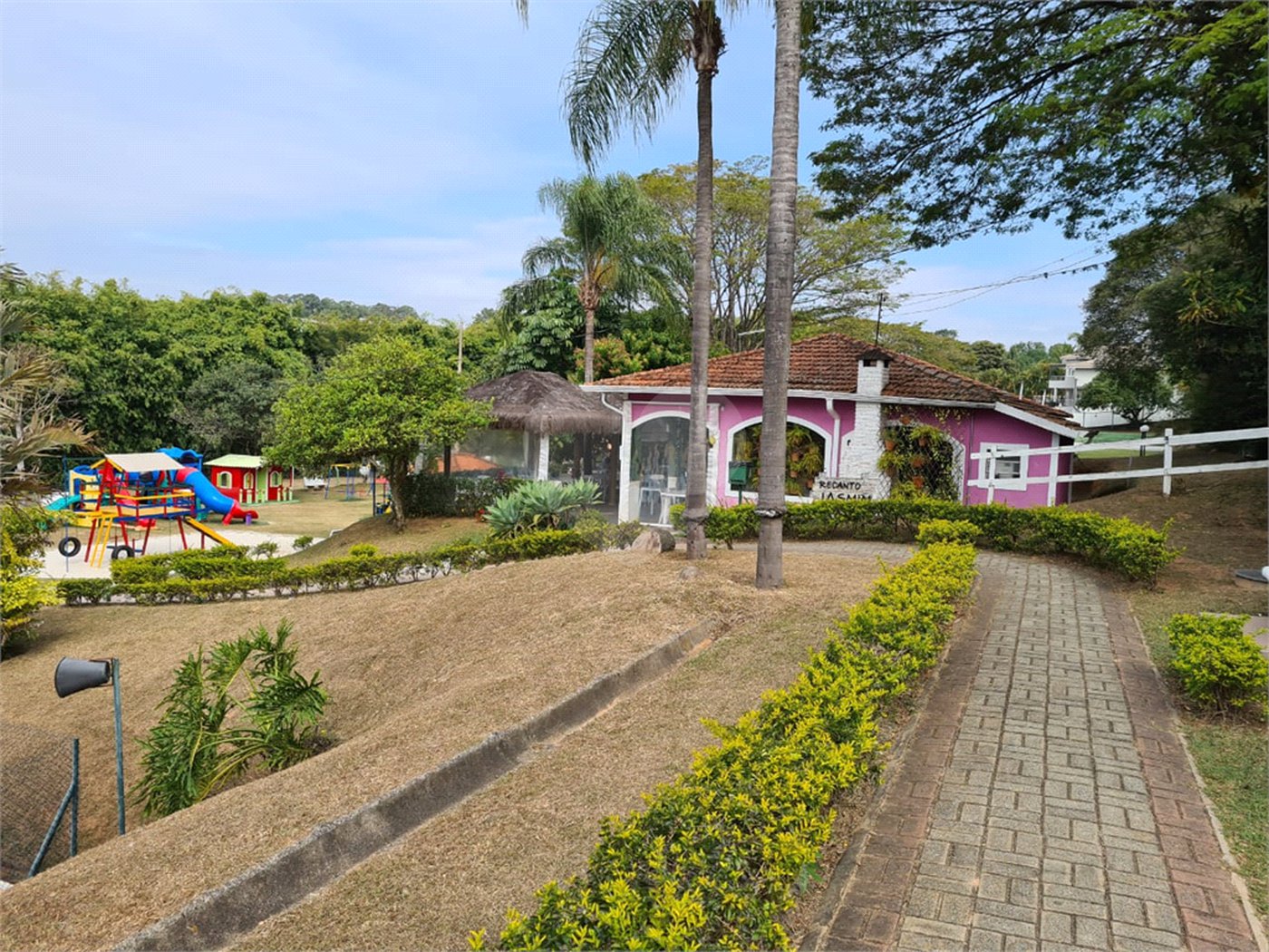 Casa à venda com 3 quartos, sendo 1 suíte,  no condomínio Vinhas da Vista Alegre - Lado Sede, Vinhedo - SP