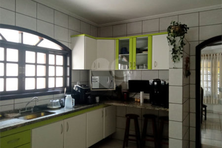 Casa à venda com 4 quartos, sendo 1 suíte,  em Vila Bela Flor, Mogi das Cruzes, SP