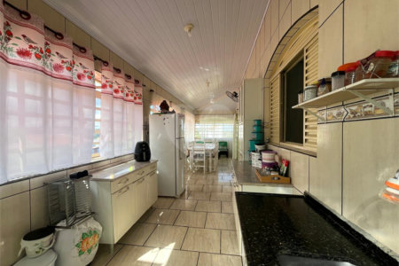 Casa à venda com 2 quartos, sendo 1 suíte, no Centro, Sarapuí, SP