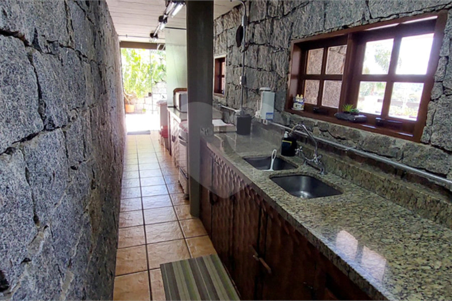 Casa à venda com 3 quartos, sendo 2 suítes, no condomínio Alpes de Caieiras, Caieiras - SP