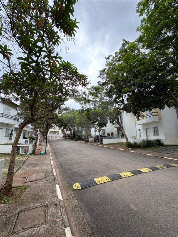 Casa à venda com 3 quartos, sendo 1 suíte, no condomínio New Village, Cotia - SP