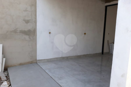 Sobrado à venda com 3 quartos, sendo 1 suíte, em Jardim Brasil, São Roque, SP