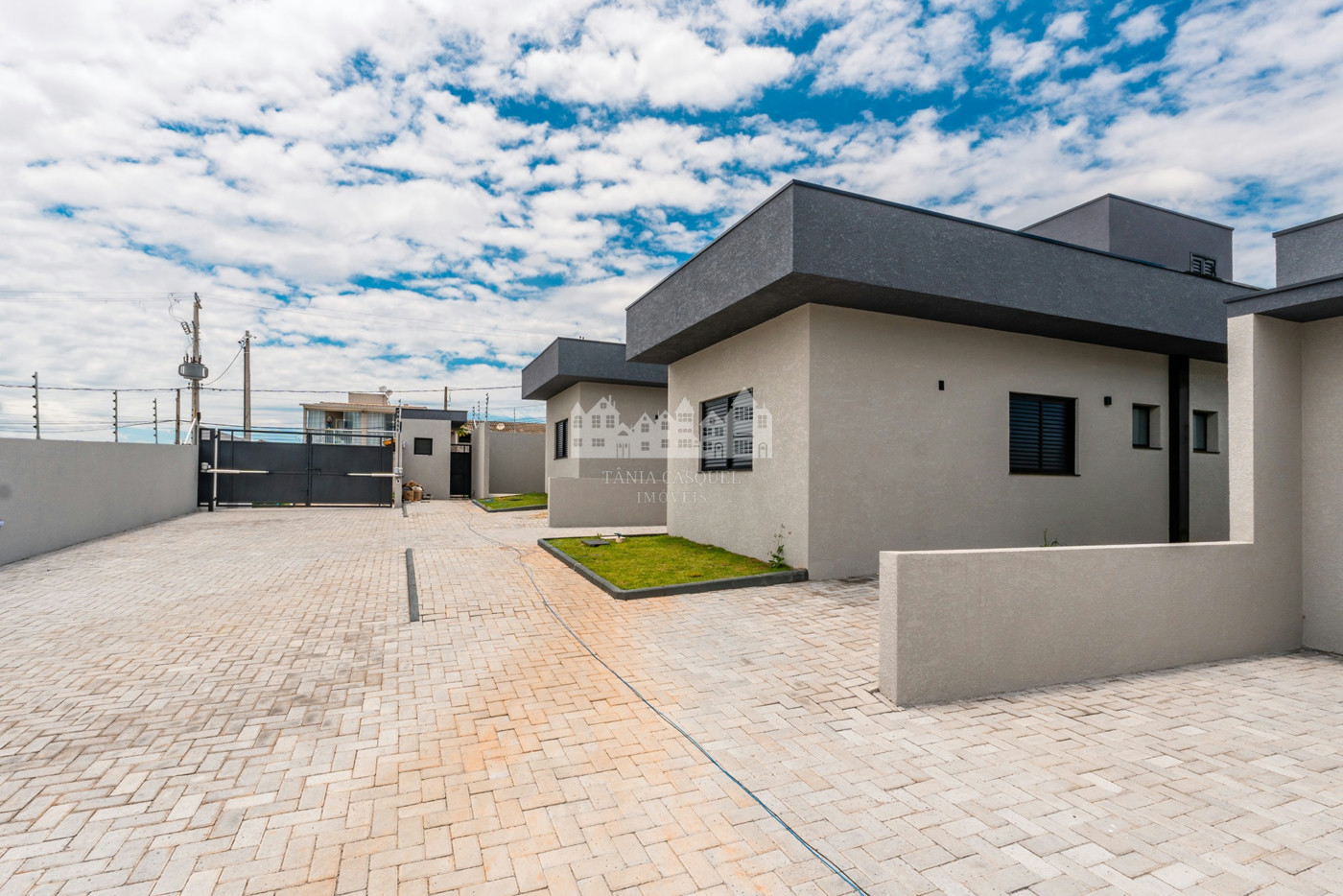 Casa térrea à venda com 3 quartos, sendo 1 suíte, no condomínio Flores da Usina, Atibaia - SP