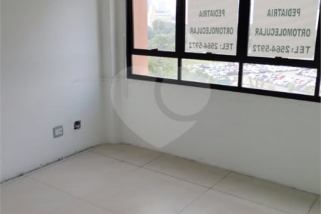 Sala à venda em Vila Bastos, Santo André, SP