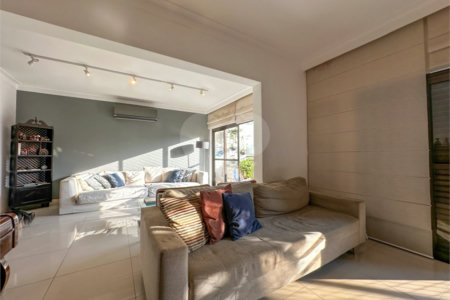 Apartamento à venda com 3 quartos, sendo 1 suíte, em Vila Sofia, São Paulo, SP