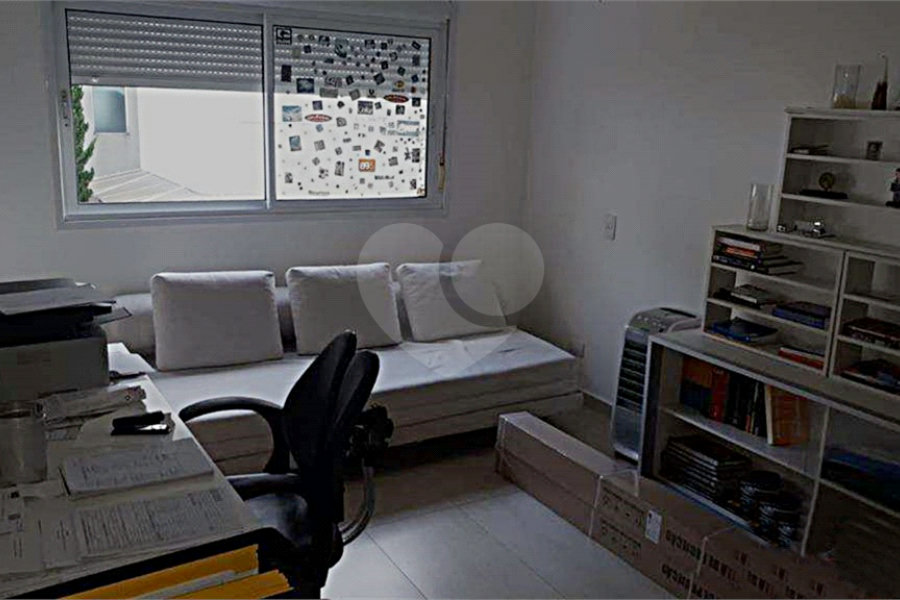Casa à venda com 4 quartos, sendo 2 suítes, no condomínio Cond Residencial Villagio da Serra, São Paulo - SP