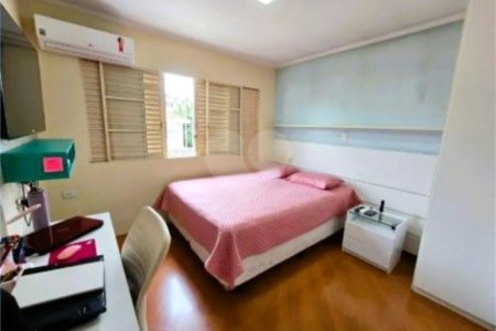 Sobrado à venda com 3 quartos, sendo 1 suíte, em Jardim Centenário, São Paulo, SP