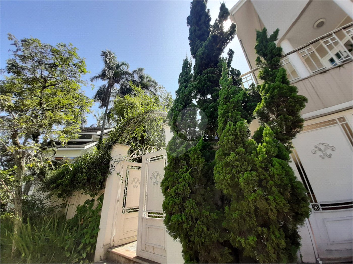 Casa à venda com 3 suítes no condomínio Chácara Francesa, São Paulo - SP