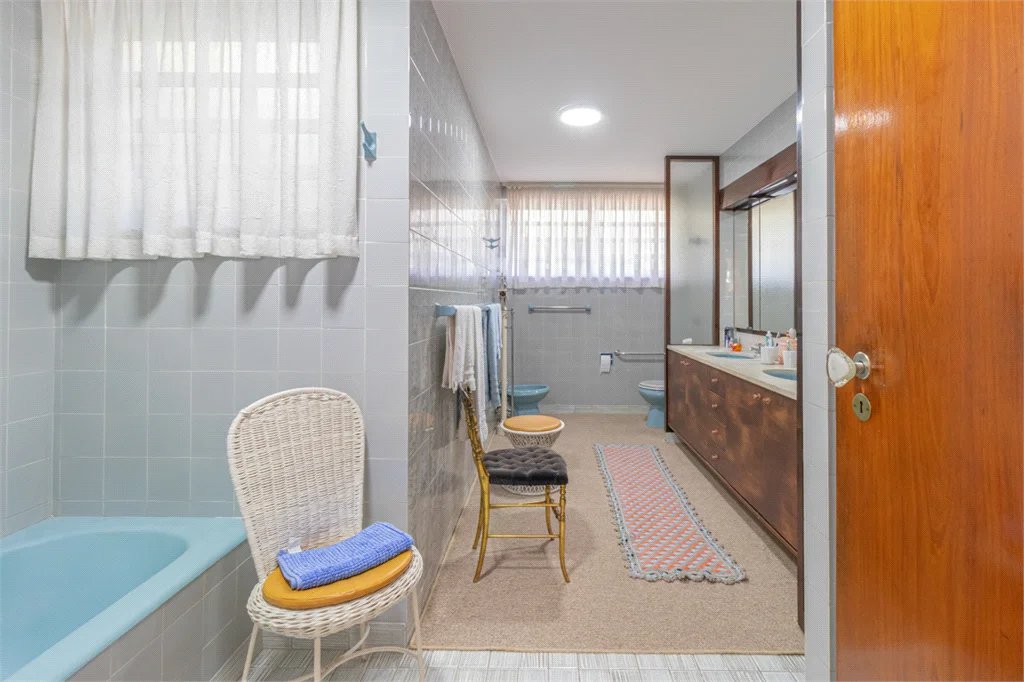 Casa Térrea à venda com 4 quartos, sendo 2 suítes, em Alto de Pinheiros, São Paulo, SP
