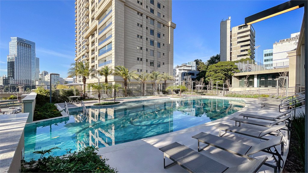 Apartamento à venda com 4 suítes em Real Parque, São Paulo, SP