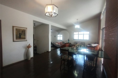 Casa à venda com 5 quartos, sendo 1 suíte, em Parque da Lagoa, Itapetininga, SP