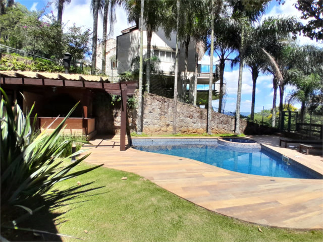 Casa à venda com 4 quartos, sendo 2 suítes,  no condomínio Cantareira, Mairiporã - SP
