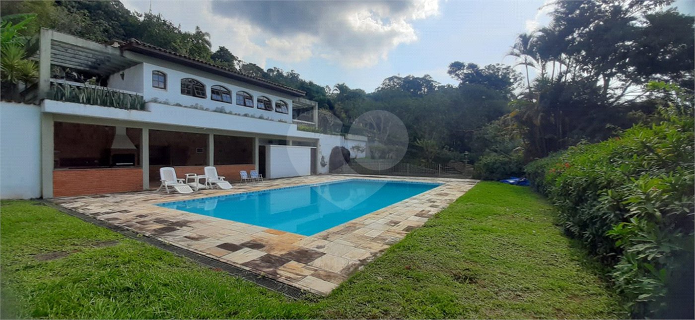 Casa à venda com 6 quartos, sendo 5 suítes, em Roseira, Mairiporã, SP