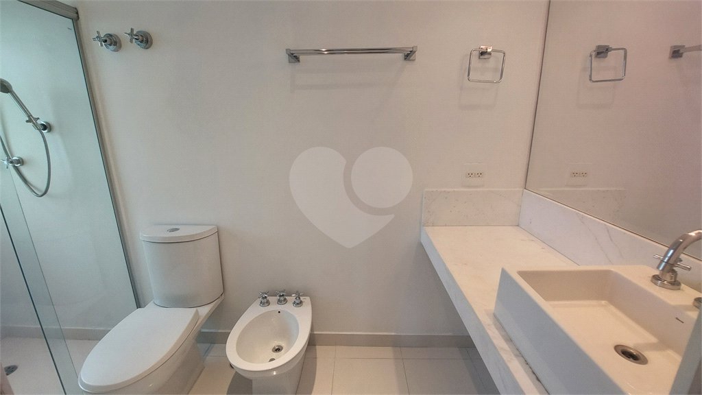 Apartamento à venda com 3 quartos, sendo 1 suíte, em Alto da Boa Vista, São Paulo, SP