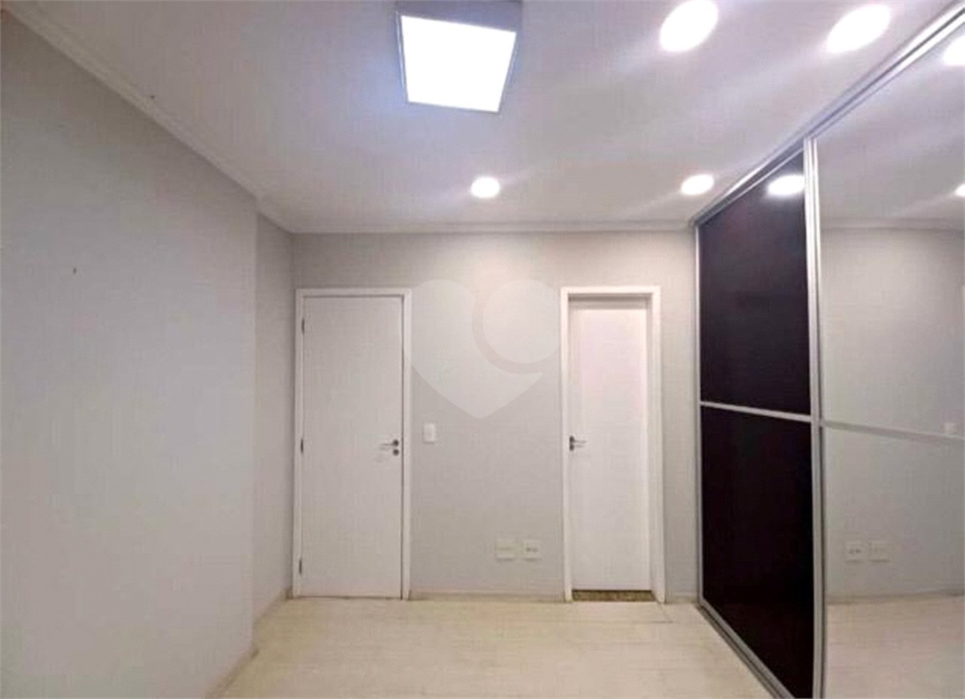 Apartamento no Edifício Torres di Itália.