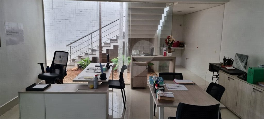 Casa à venda com 5 quartos, sendo 2 suítes, no condomínio Swiss Park, São Bernardo do Campo - SP