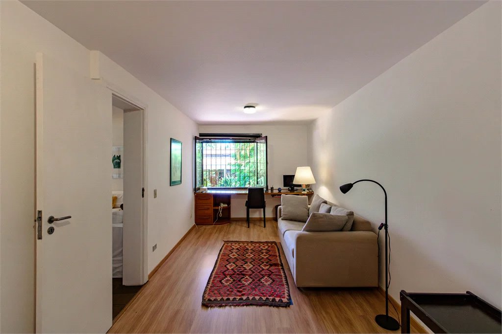 Casa à venda com 4 quartos, sendo 1 suíte,  em Jardim Leonor, São Paulo, SP