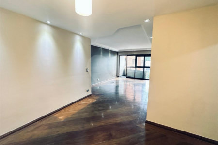 Apartamento à venda com 3 quartos, sendo 1 suíte, em Alto da Boa Vista, São Paulo, SP