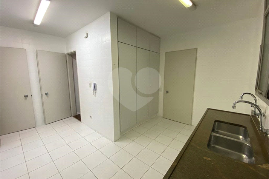 Apartamento à venda com 3 quartos, sendo 1 suíte, em Morumbi, São Paulo, SP