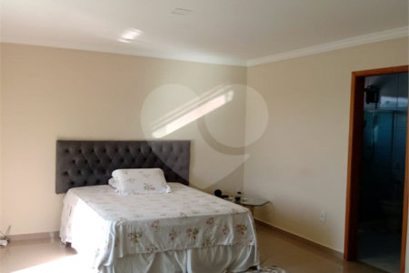 Casa à venda com 4 quartos, sendo 1 suíte, no condomínio Monte Líbano, Rio de Janeiro - RJ
