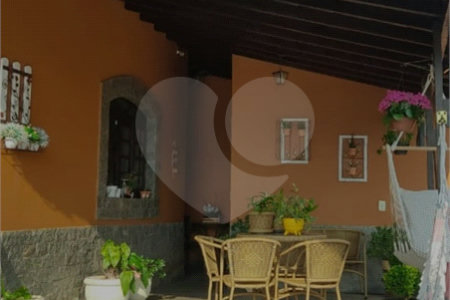Sobrado à venda com 3 quartos, sendo 1 suíte, em Esplanada do Carmo, Jarinu, SP