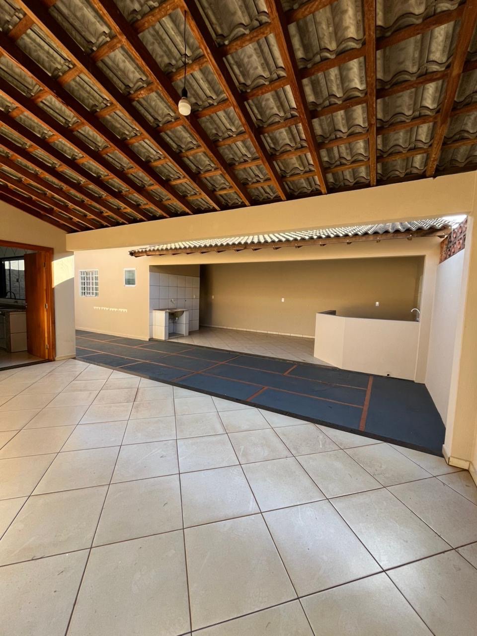 Casa à venda com 4 quartos, sendo 1 suíte,  em Jardim Maristela, Três Lagoas, MS