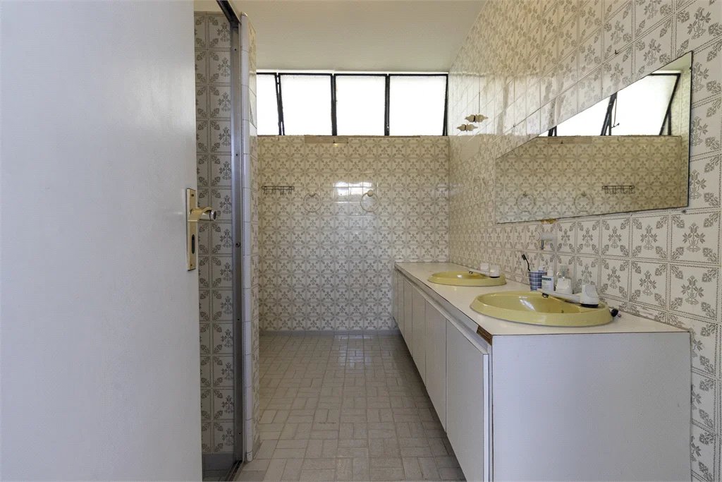 Sobrado à venda com 4 quartos, sendo 2 suítes, em Vila Morumbi, São Paulo, SP