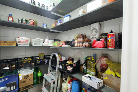 Casa à venda com 4 quartos, sendo 2 suítes, no condomínio Marambaia, Vinhedo - SP