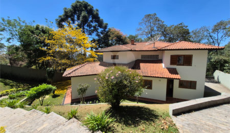 Casa à venda com 4 quartos, sendo 2 suítes,  no condomínio Alpes da Cantareira, Mairiporã - SP