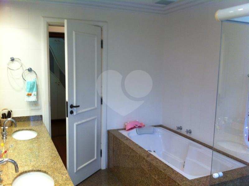 Apartamento à venda com 4 suítes em Real Parque, São Paulo, SP