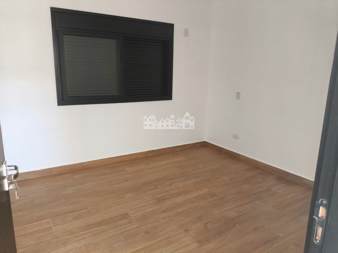 Casa à venda com 5 quartos, sendo 3 suítes, no condomínio Figueira Garden, Atibaia - SP