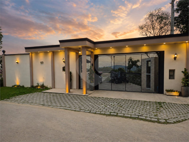 Casa à venda com 4 quartos, sendo 1 suíte,  no condomínio Alpes da Cantareira, Mairiporã - SP