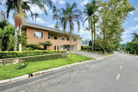 Casa á venda – Granja Viana