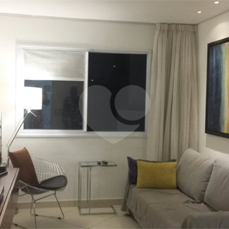 Apartamento à venda no bairro Barra Funda.