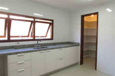 Casa para alugar com 4 quartos, sendo 2 suítes, em Cidade São Francisco, São Paulo, SP