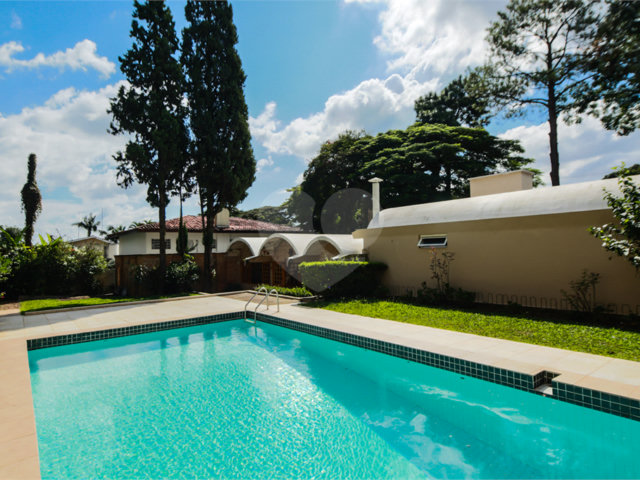 Casa à venda com 4 quartos, sendo 1 suíte,  em Interlagos, São Paulo, SP