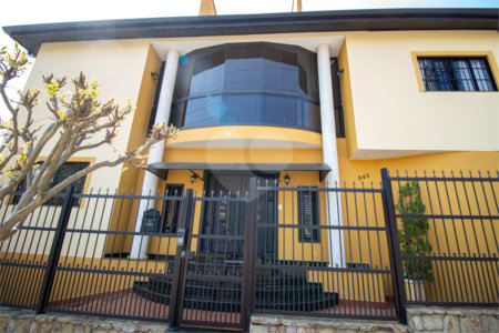 Sobrado à venda com 5 quartos, sendo 3 suítes, no Centro, São Roque, SP