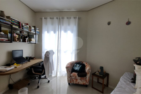 Sobrado à venda com 3 suítes em Chácaras Silvania, Valinhos, SP
