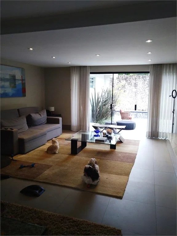 Casa à venda com 4 quartos, sendo 3 suítes, em Vila Tramontano, São Paulo, SP