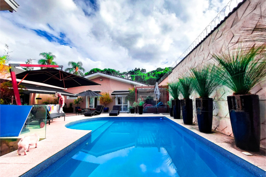 Casa à venda com 4 suítes em Horto, São Paulo, SP